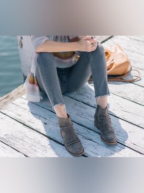 Kork-Ease Mesa Grey Suede and Leather Comfort Ankle Boots with Buckle Size 7.5 M